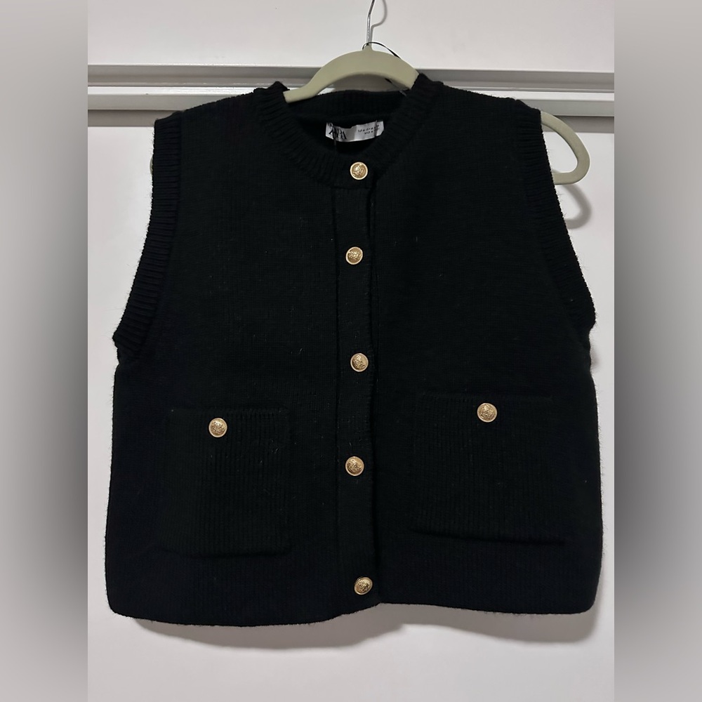 Zara BNWT Black Sleeveless Cardigan with Gold Buttons - Picture 3 of 5